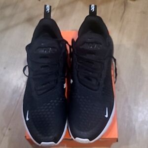 Nike black Air Max 270